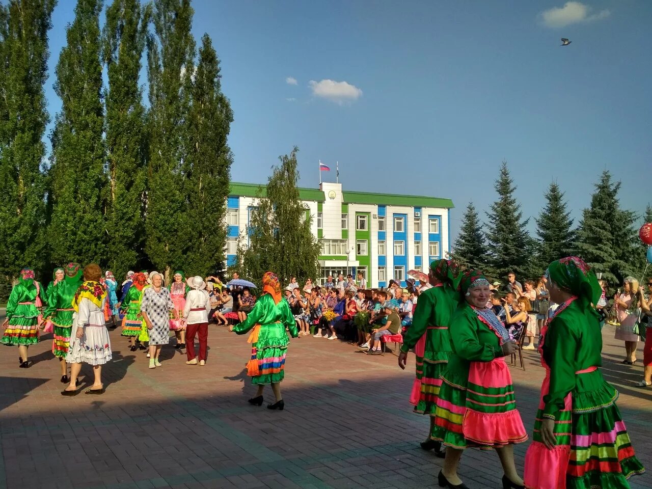 Башкортостан благовещенский сайт. Городской дворец культуры Благовещенск. ГДК города Благовещенск РБ. Благовещенск РБ население. День города Благовещенск РБ.