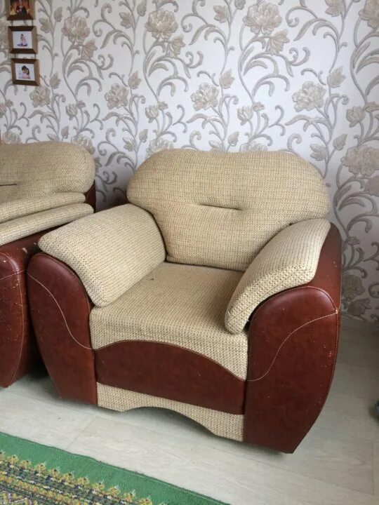 Диван и два кресла камелот. Старый диван с двумя креслами. Диван кресло бу. Авито диваны кресла бу. Диван 2 кресла шкаф планировка.