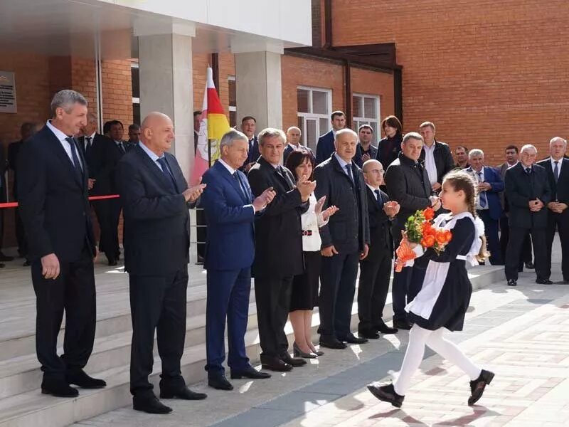 Погода эльхотово по часам. Село Эльхотово Северная Осетия. Администрация Эльхотово. Достопримечательности Эльхотово. Ансамбль с Эльхотово.