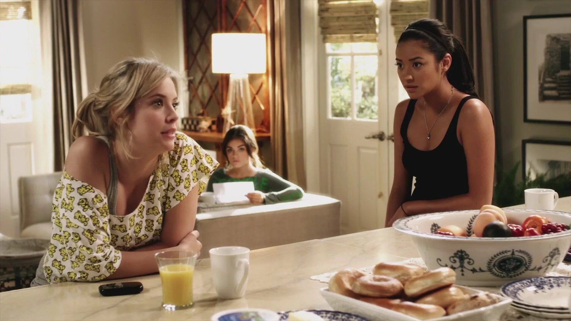 Милые обманщицы промо 4 сезон. Милые обманщицы 2019. Фильм милые обманщицы 2010. Милые обманщицы перфекционистки сериал софия карсон. Pretty little liars сериал.