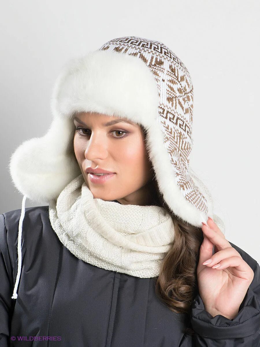 Ушанка гламур серебро 54. Шапка ушанка рибок. Шапка ушанка трикотаж. Вязаная шапка ушанка валберис. Шапка фенди ушанка.