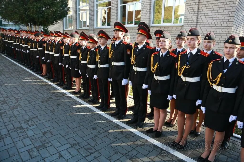 Женское кадетское училище. Суворовское училище в москве для девочек. форма суворовского училища для девушек. суворовское кадетское училище для девочек. форма кадетского училища.