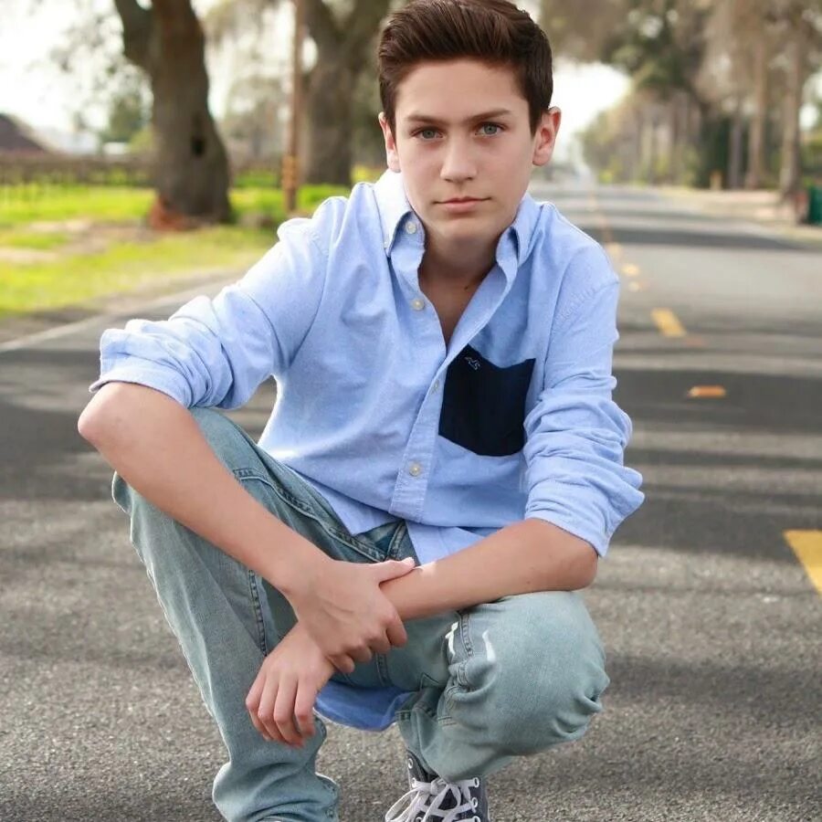 Чейз хадсон 2022. Chase hide. Hide and seek. Парни скейтеры. Чейз хадсон в полный рост.