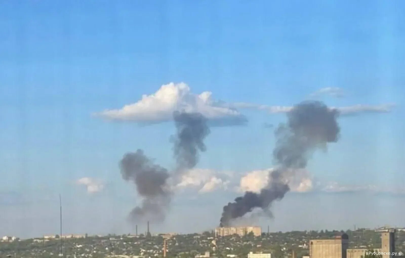 Луганск куда прилетело. Луганск куда прилетело. Город завод. Луганск куда прилетело. Лввауш луганск.