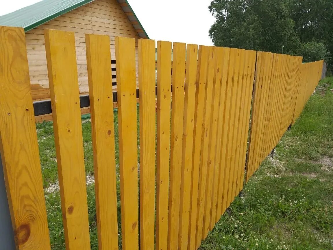 Забор из деревянного штакетника цена за метр