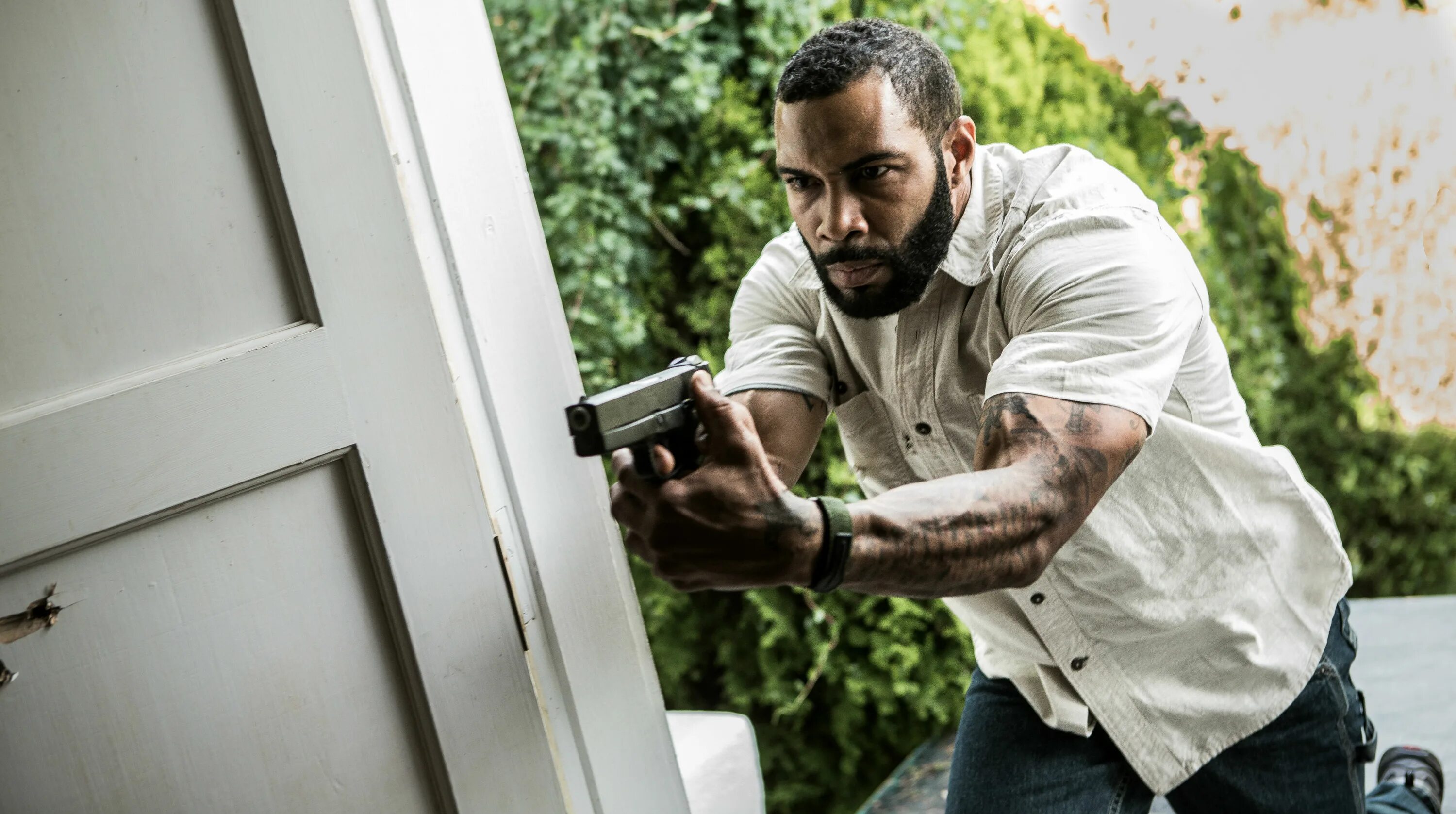 Shot calling. Джон бернтал выстрел в пустоту. Джон бернтал выстрел в пустоту. Джон бернтал выстрел в пустоту. Shot caller poster.