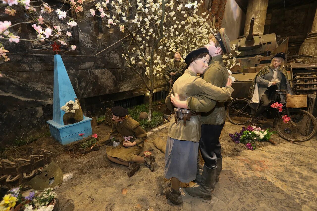 Ленфильм панорама невский баталист. Выставка кинохроника. Невский баталист пропавшие в кинохронике. Ленфильм выставка пропавшие в кинохронике. Выставка кинохроника.