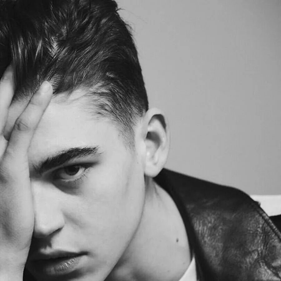 Хардин последнее. Хиро файнс-тиффин. Хардин скотт 2020. Хиро файнс-тиффин причёска. Хардин последнее.