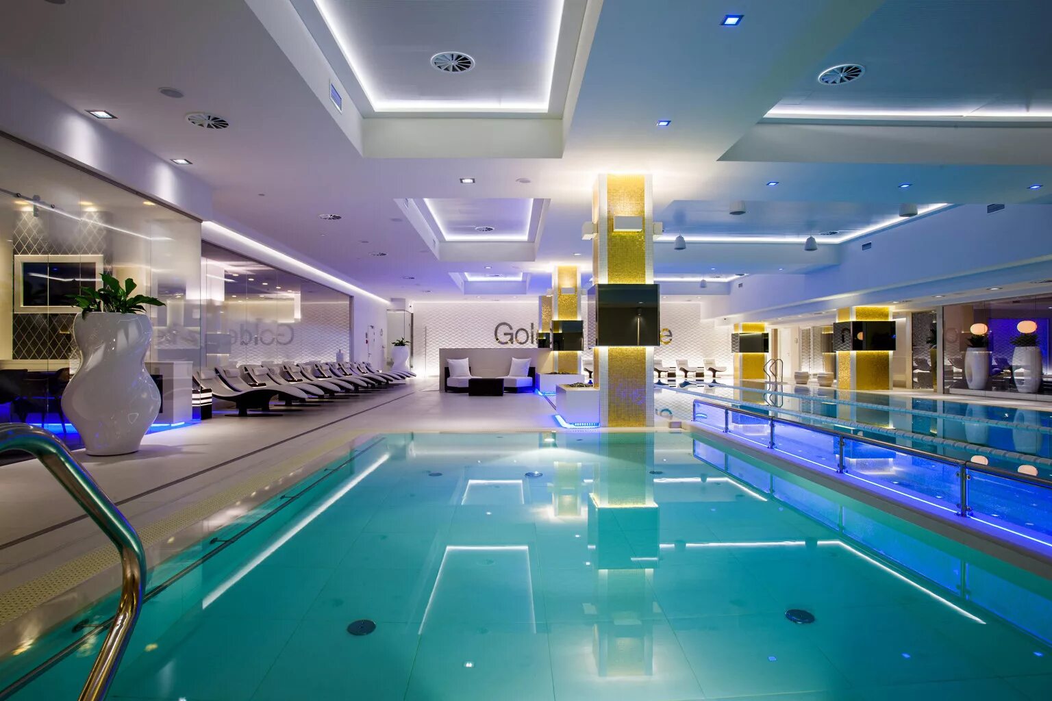 Голден Майлз. 1. Golden Mile Fitness & Spa. Ереван бассейн Wellness. Golden Mile бассейн. Спа голден хорс