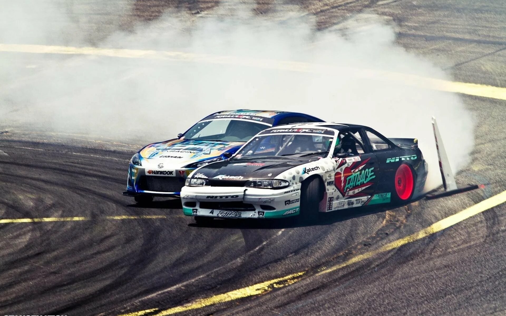 На телефон машина дрифт. Nissan Silvia s15 Гоча. БМВ е36 дрифт парный. Nissan Silvia s15 Drift.