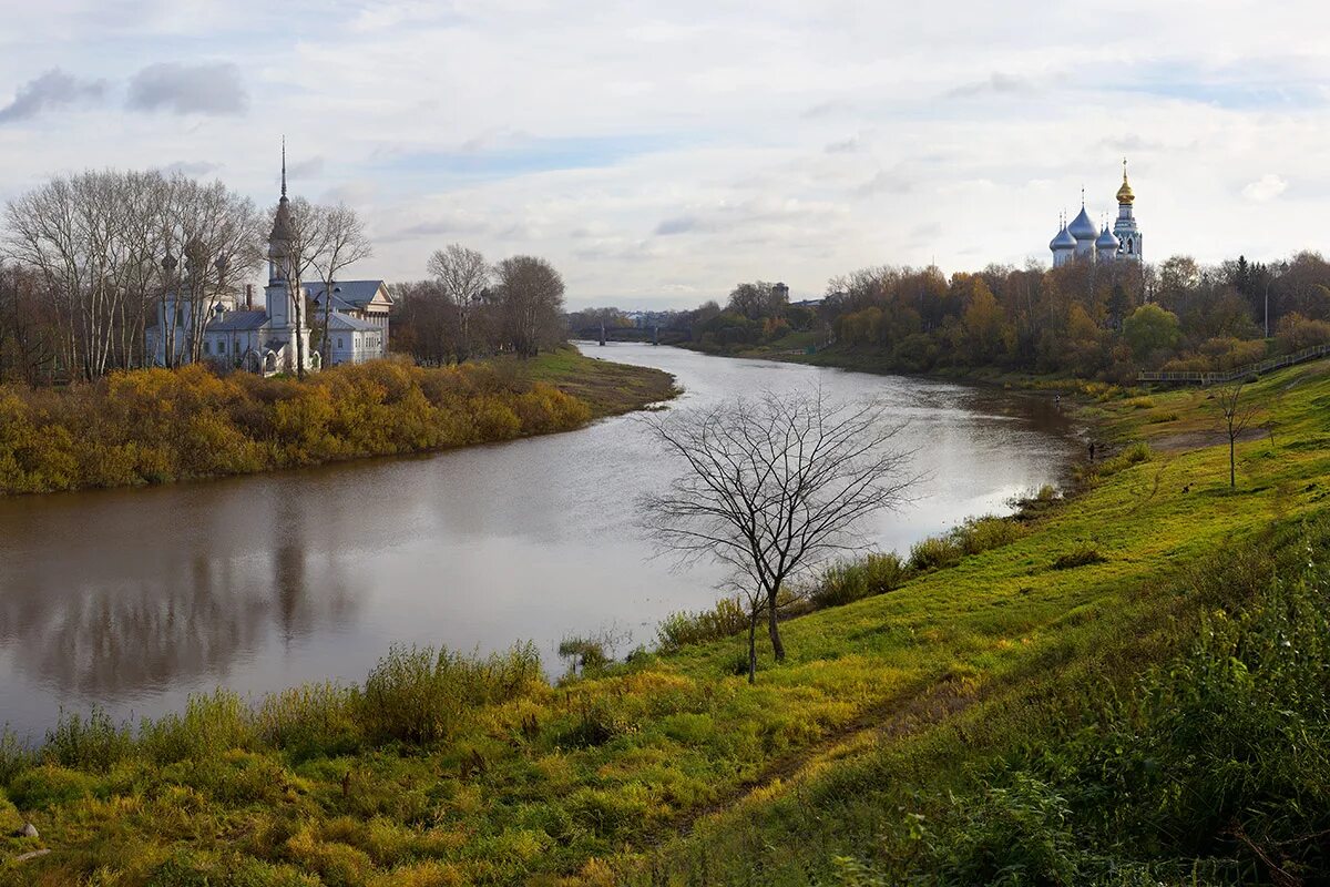 Суздаль набережная. Тяпкина гора россия липецкая область лебедянь. Излучина город. Излучина реки саар. Эстергом венгрия.