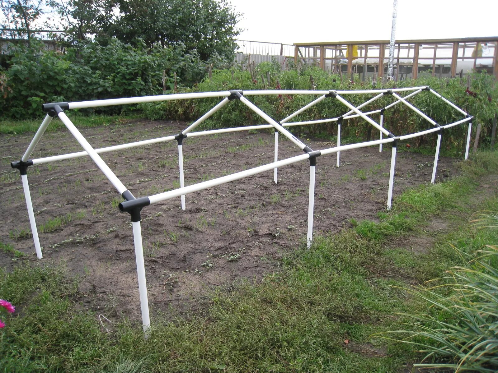 Теплица из полипропиленовых труб своими руками. Теплица из полипропиленовых труб φ 32. Каркас под теплицу из полипропилена под карбонат. Теплица из полипропиленовых труб. Теплица из труб полипропилена.