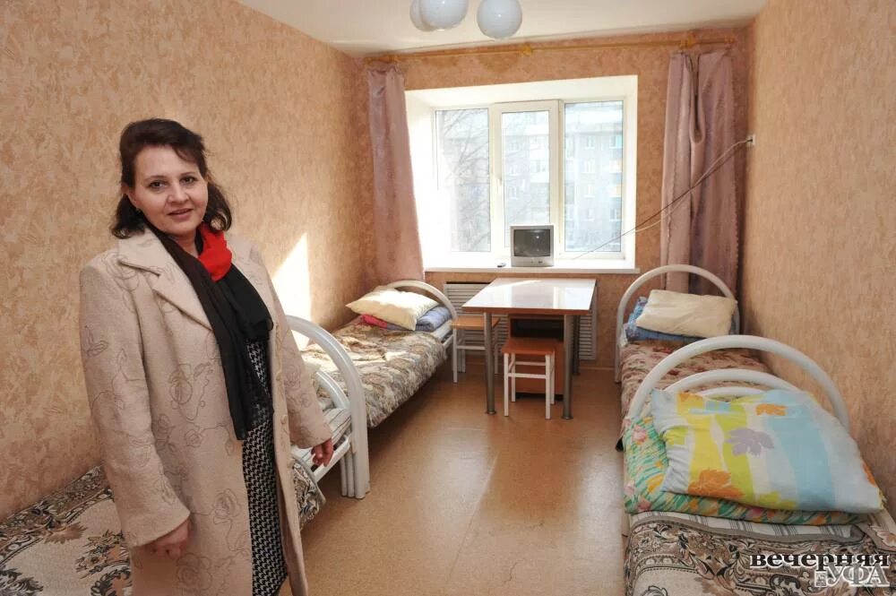 предоставляем общежитие. койка место на 2 лихачовиским переулки. мгу университет москва общежитие. кому предоставить общежитие. студенты в общежитии.