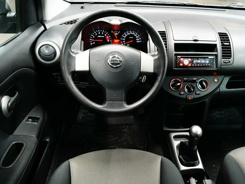 Ниссан ноут на механике. Nissan Note 2011. Nissan Note e11 2011. Nissan Note 2008 салон. Nissan Note 2011 салон.