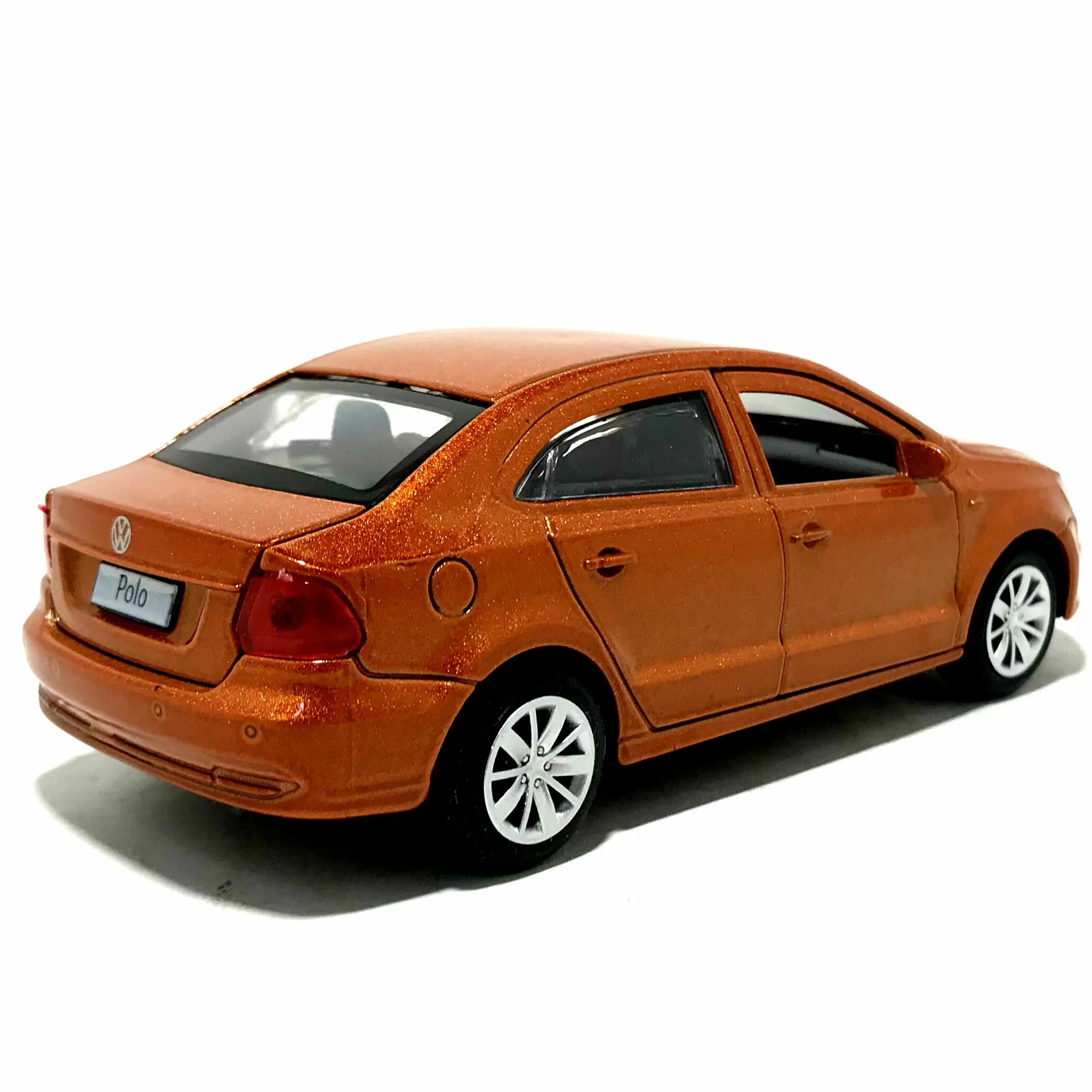 Volkswagen Polo sedan модель 1:43. Модель Фольксваген поло седан 1 43. Модель машины VW Polo sedan. Volkswagen Polo sedan-5 моделька.