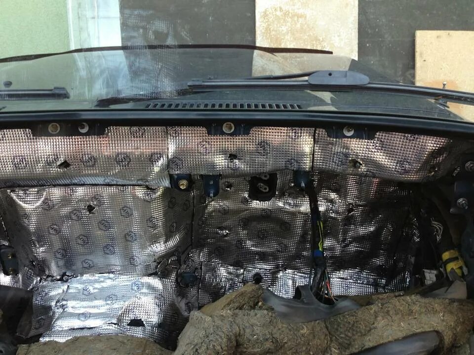 Шумоизоляция моторного отсека кашкай j10. Шумоизоляция моторного щита ваз 2112. Шумка мотора. Шумоизоляция моторного отсека ваз-2170. Шумоизоляция моторного щита форд мондео 3.