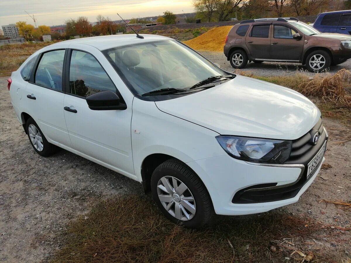 Купить б/у Lada (ВАЗ) Granta бензин автомат в Волгограде: белый 2019 лифтбек 201
