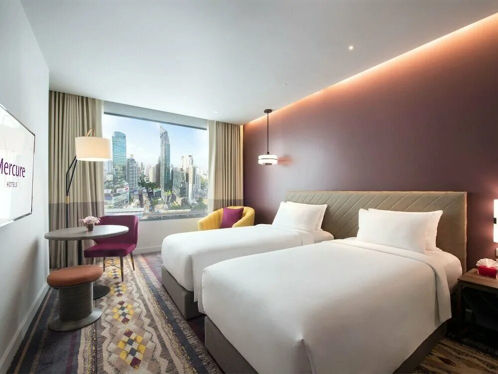 Mercure bangkok sukhumvit 11. маккасан бангкок. вид из апартаментов бангкок. Carlton hotel bangkok sukhumvit logo. Mercure bangkok.