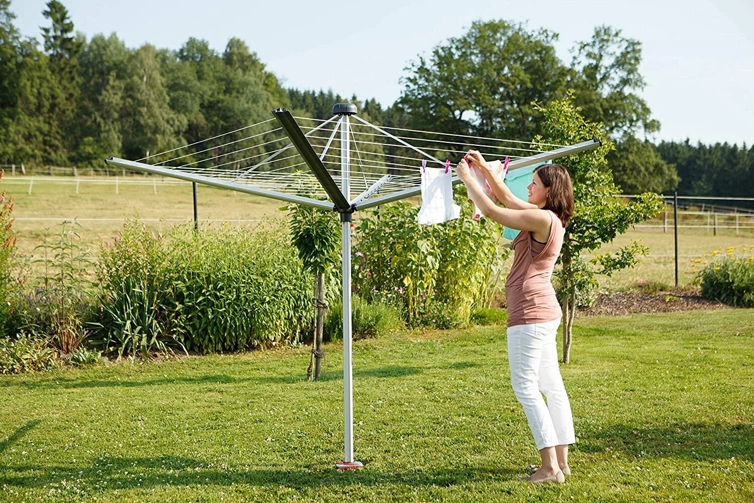 Сушка на улице. Сушилка для белья brabantia уличная lift-o-matic 50 м с чехлом. Верёвка для белья под навесом. Сушилка для белья brabantia уличная topspinner 60 м с чехлом. Сушка на улице.