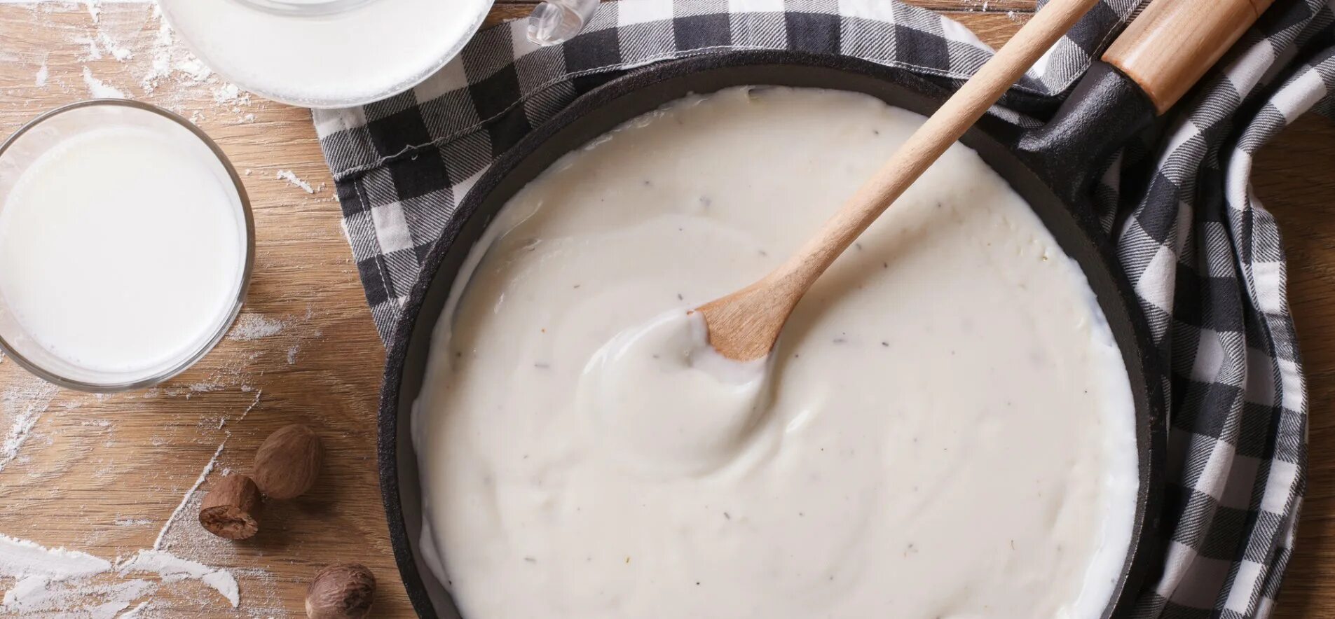 Белый соус бешамель. Рецепт французского соуса бешамель. Французские соусы. Бешамель соус классический. Рецепт французского соуса бешамель.