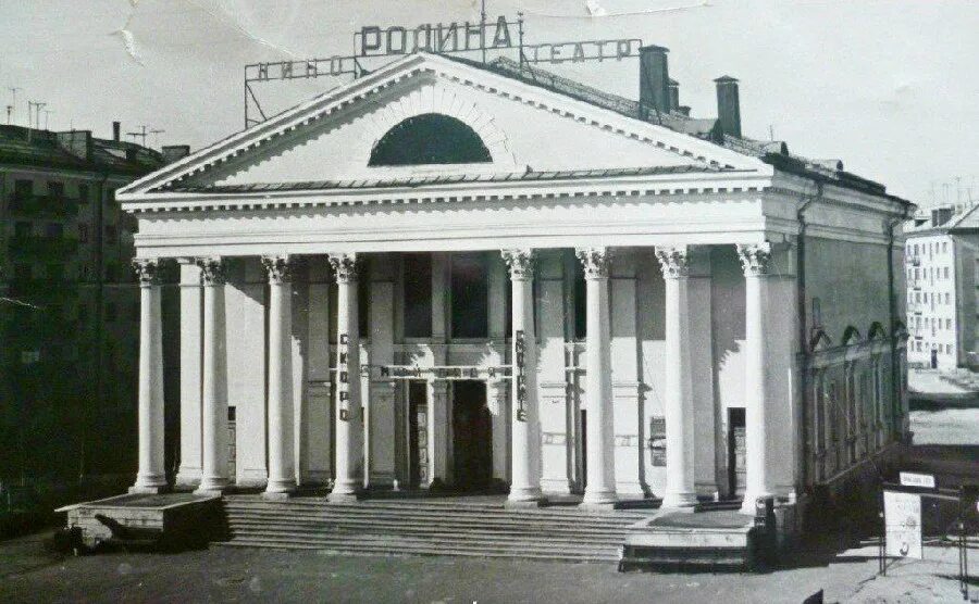 Кинотеатр юбилейный караганда. Кинотеатры дзержинска нижегородской. Дзержинск нижегородская область чкалова 23. Кинотеатры дзержинска нижегородской. Дзержинск в 90х.