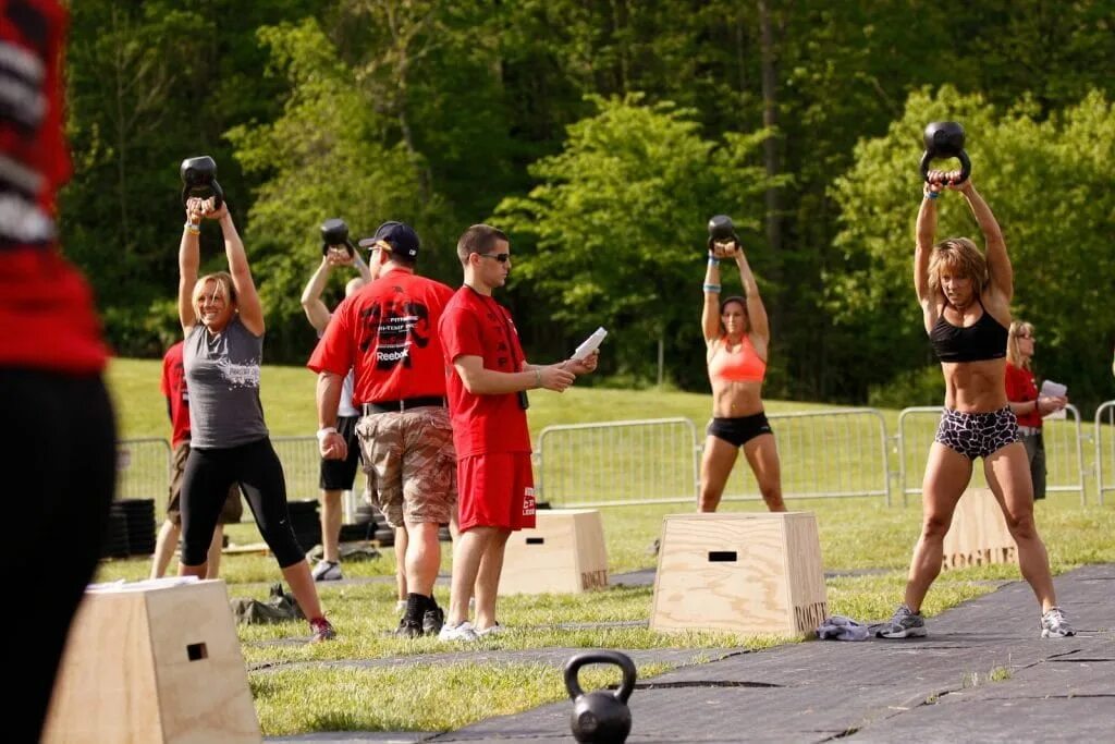 Crossfit на улице. Кроссфит на улице. Уличный фитнес. Кроссфит на улице. Кроссфит на улице.