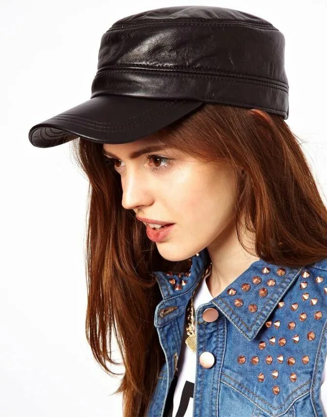 Кожаная кепка. Кожаная бейсболка женская. Кожаная бейсболка женская. Кожаная шапка женская. Кожаные головные уборы для женщин.