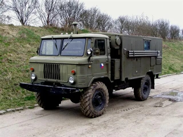 Газ 66 радиостанция р-140. Радиостанция р-118бм3 газ-66. Р 140 05 на газ 66. Радиостанция р-140 на базе зил 131. Армейская радиостанция р 140.