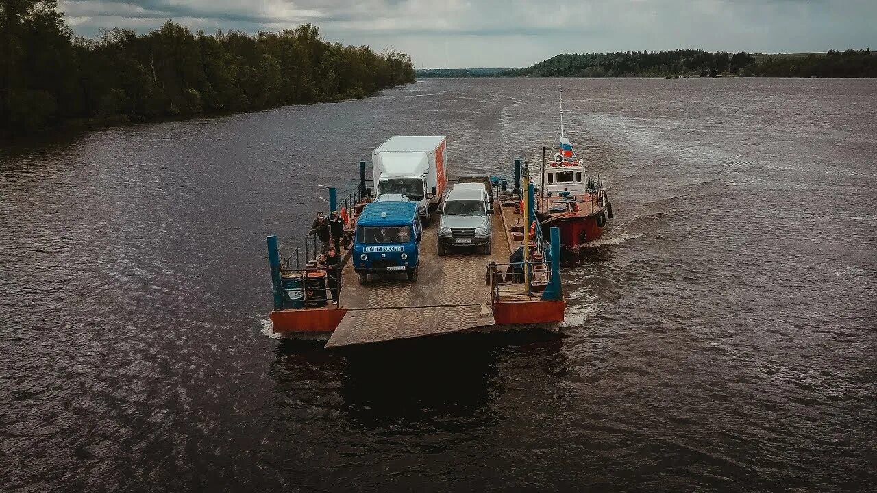 Переправы видео. Переправа Вятка Гоньба. Паром через реку Вятка. Паромная переправа Вятские Поляны. Река Вятка переправа.