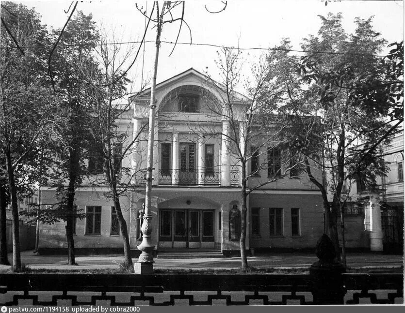 Ленина 6 курган. Ирбитская 13 екатеринбург. Здание обкома екатеринбург. Екатеринбург, пр. Ленина 6 екатеринбург.