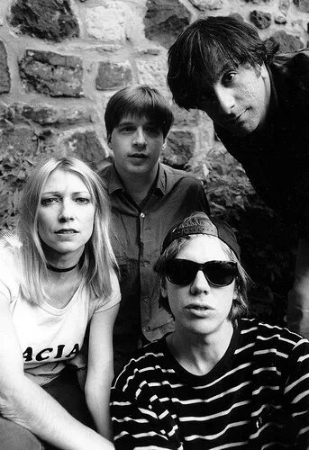 Группа sonic. Группа Sonic Youth. Sonic Youth вокалист. Sonic Youth состав. Группа Sonic Youth сатанизм.