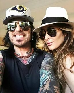 Nikki and Courtney Sixx Никки Сикс, Сексуальные Мужчины.