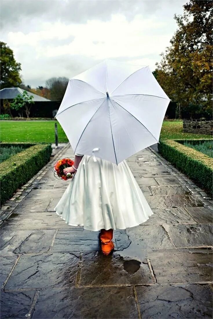 Красивый зонт. Фотосессия с зонтом. Свадебная фотосессия с зонтом. Девушка с зонтом. Сколько лет зонтику