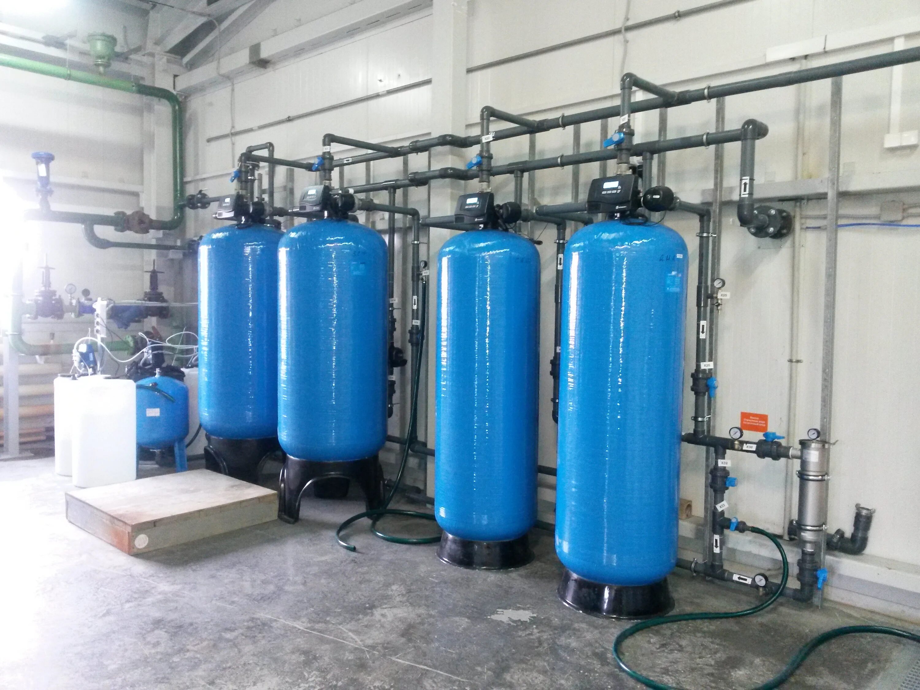 Пункты очистки воды. Промышленная водоочистка обезжелезивания воды. Промышленная фильтрация воды 60м3. Комплекс водоподготовки и водоочистки в Коченево. Станция водоподготовки Гидровелл.