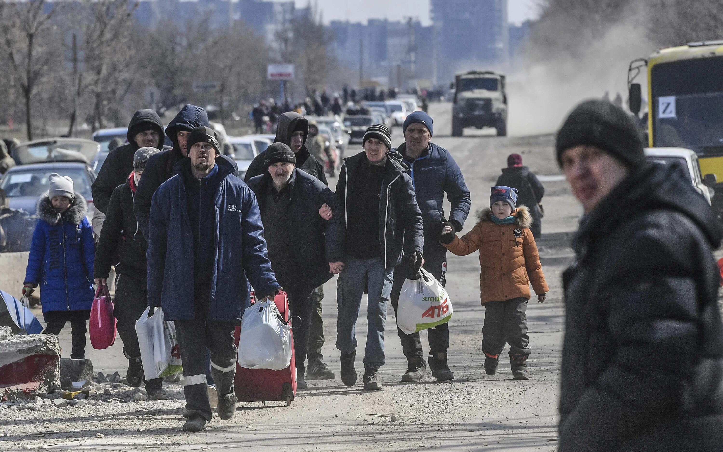 Французские беженцы. Чехия беженцы. Беженцы из Украины в Россию. Мариуполь беженцы.