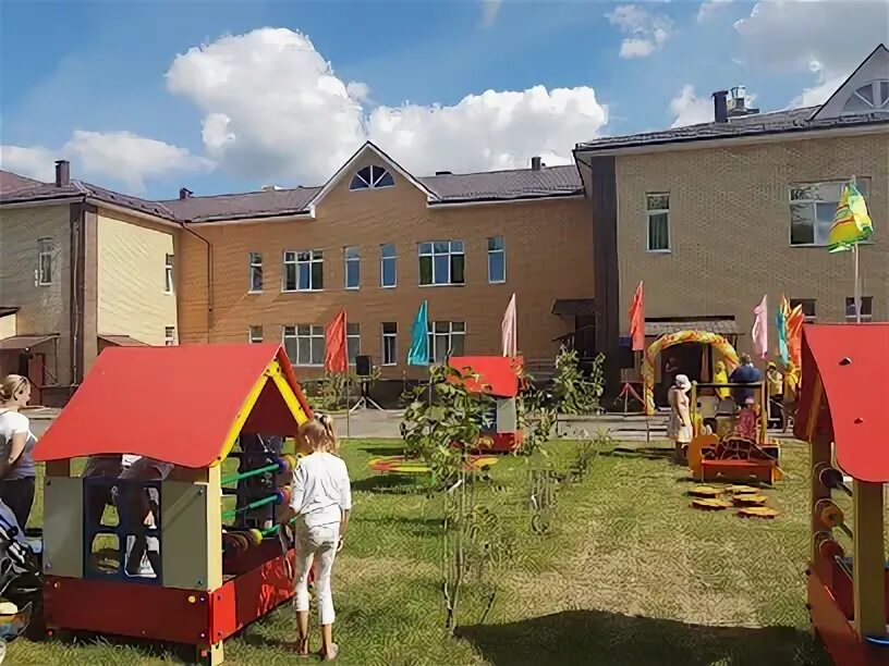 Детский сад ах закаты алые танец. Сад обухово. Обуховка детский садик адрес. Обуховский детский сад 2. Обуховский детский сад 2 улыбка.