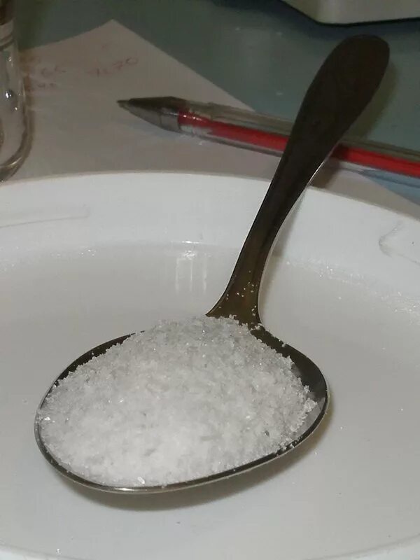 Сколько грамм в ложке соли сахар. 10 Г соли это столовая ложка. Столовая ложка без горки. Столовая ложка с горкой сахар. Столовая ложка соли с горкой.