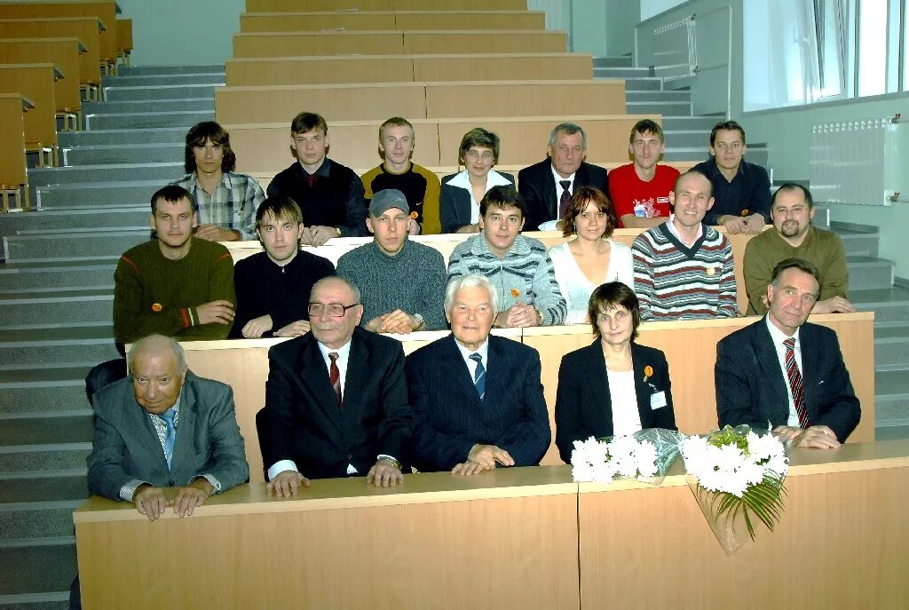 Сайт физического факультета. "ОМГУ физический Факультет". Выпускники факультета физики. Кафедра физики. Выпуск физического факультета.