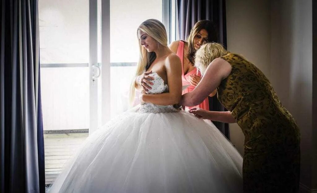 Вышла замуж за другого. Свадьба. София каркадым. Грустная невеста. Невеста одевает свадебное платье.