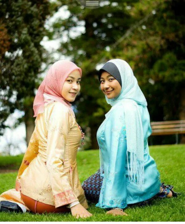 Jilbab sma lesbian. Jilbab pee. Indonesian Maid Jilbab. Lesbian indonesia