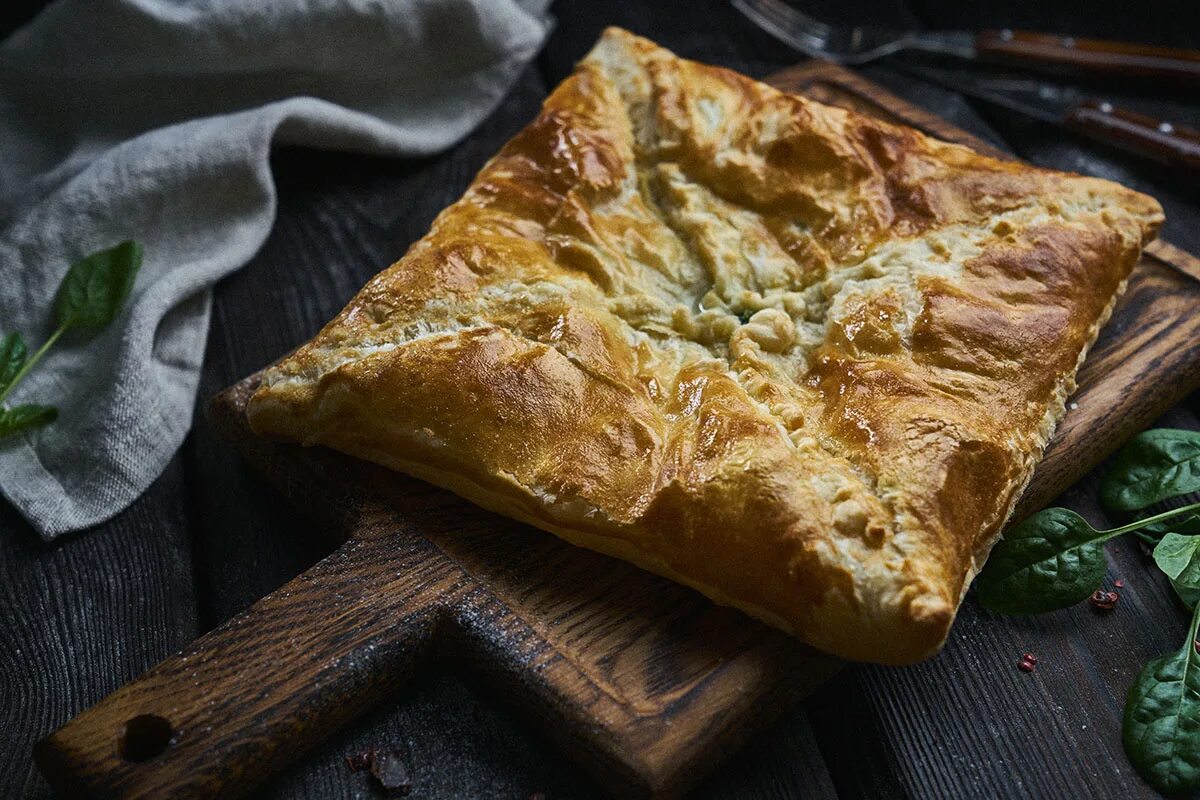 слоеный хачапури пеновани. хачапури из слоеного теста с сулугуни рецепт. хачапури из слоеного теста с сулугуни рецепт. хачапури слоеный. хачапури слоеный грузинский.