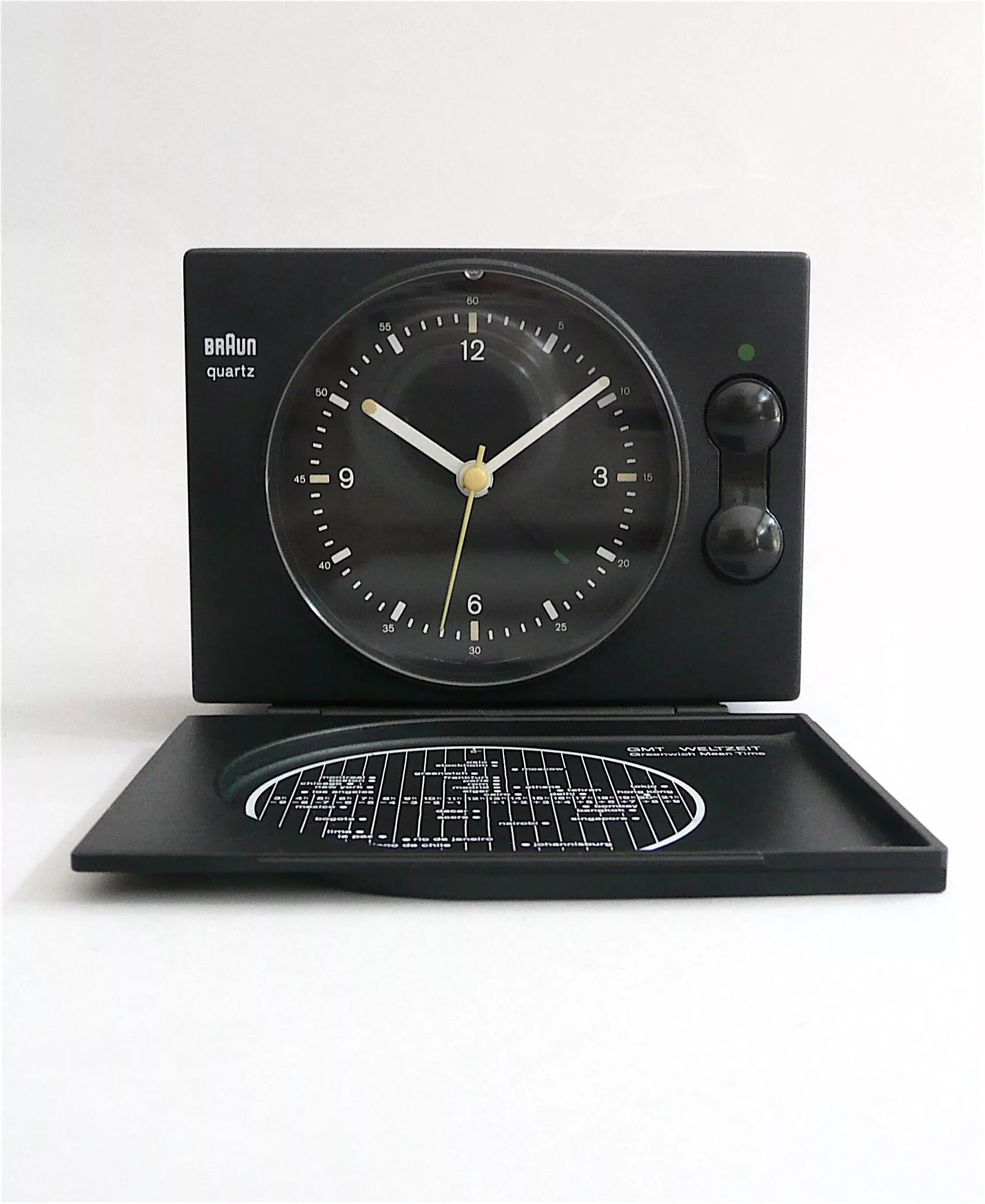 Часы в 900 м. Часы Braun Dieter Rams. Будильник Braun. Braun Industrial Design. Porsche Design Braun.