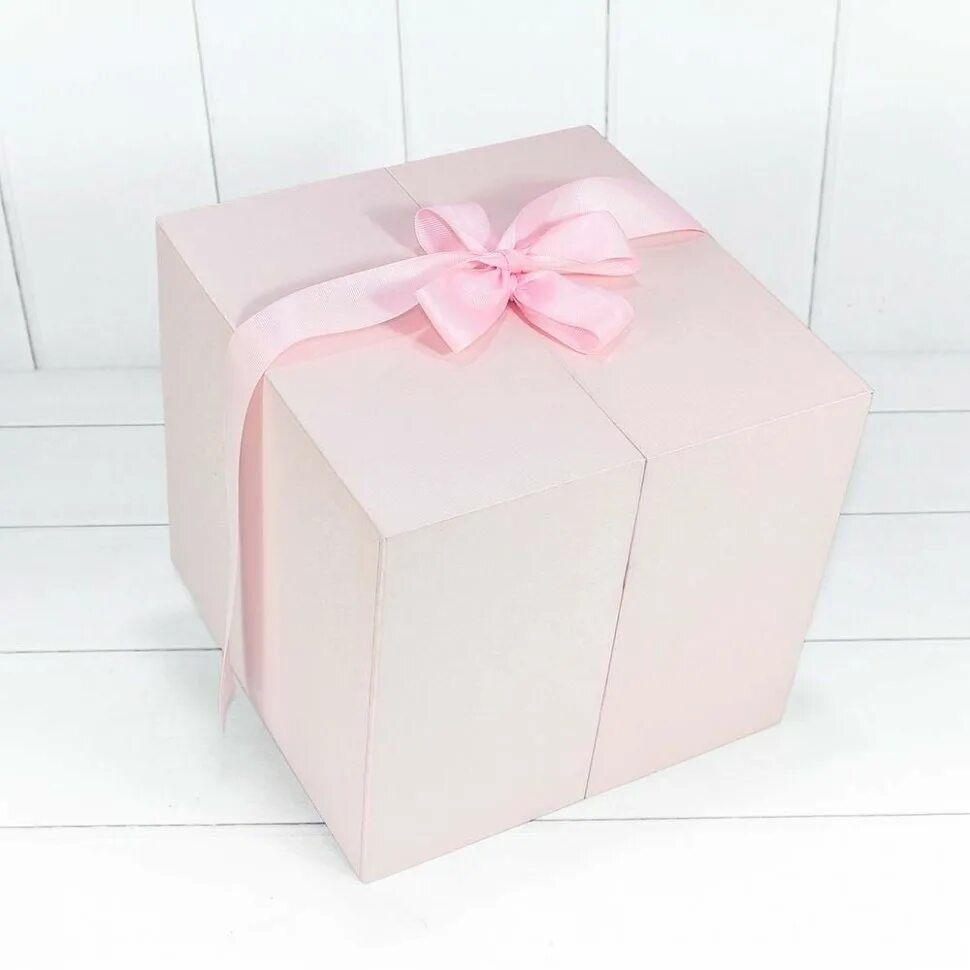 Розовый сюрприз. Коробочка с сюрпризом. Коробка сюрприз розовая. Большая белая коробка. Коробка 24*24*22.