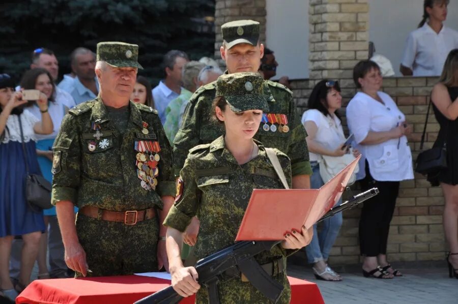 Военная форма днр. Армия днр гиви. Войска днр. Военная полиция лнр. Форма армии лнр.