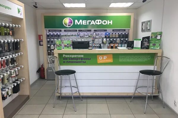 девушка в салоне связи мегафон. грамота мегафон. салон связи мегафон. мегафон кредит телефон. мегафон малоярославец.