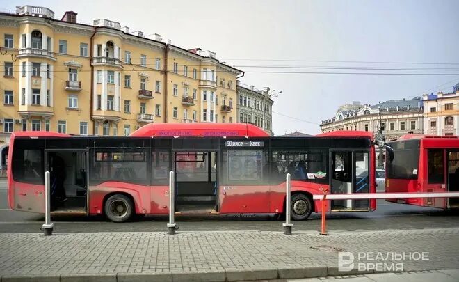 Иванова казань автобус. Автобус фото. Трамвай Победы. Автобус Казань. Трамвай в городе.