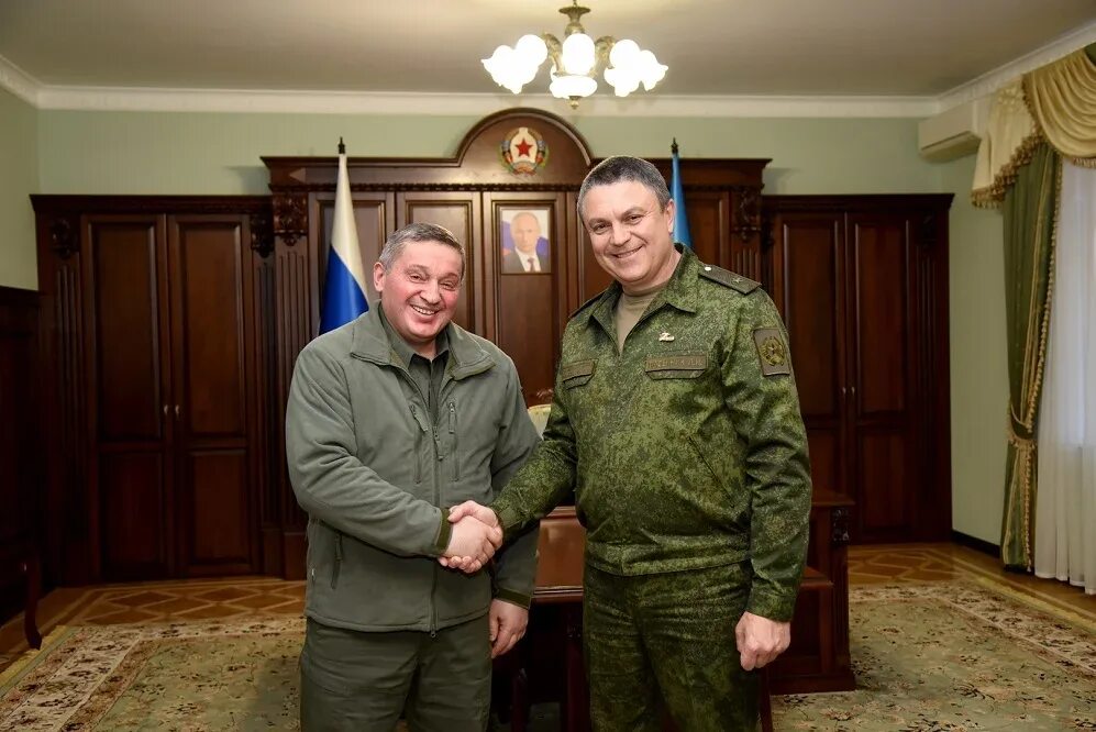 Пасечник лнр. Мэр красного луча. Лавд им дидоренко. Первомайск лнр новости сегодня. Памятник воинам интернационалистам.