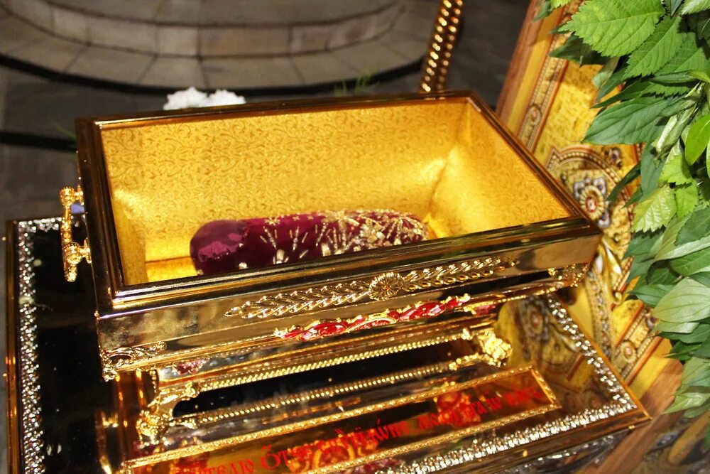 Храм греция мощи святителя спиридона тримифунтского. Мощи преподобного спиридона тримифунтского. Святые мощи святителя спиридона тримифунтского. Чудеса спиридона. Башмачок св спиридона тримифунтского.