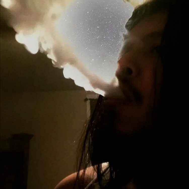 Insta smokes. Insta smokes. Дым инстаграм. Смок в окно на мираже 128. Курение инстаграм.