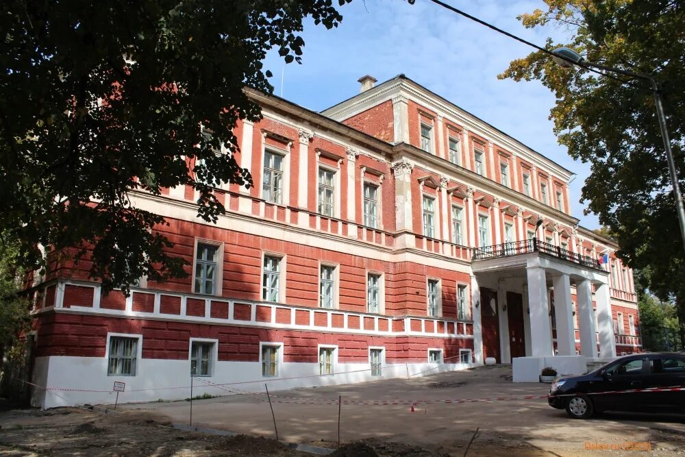 Калужский дом дворянского собрания. Дворянское собрание калуга. Калуга дворец пионеров 1951. Дворянское собрание калуга. Памятник у дворца пионеров калуга.